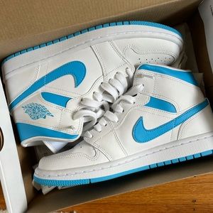 Jordan 1 Mid UNC
